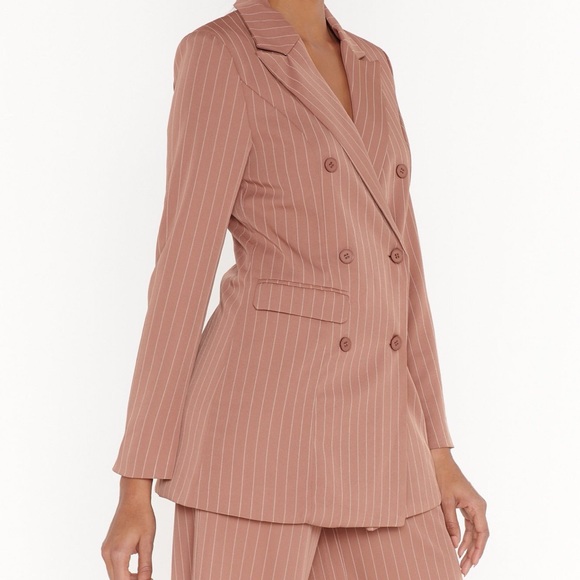 Dress Suit - Picture 3 of 4